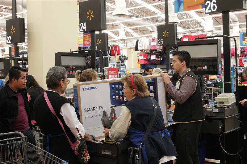  I messicani invadono i centri commerciali alla ricerca dei migliori prezzi