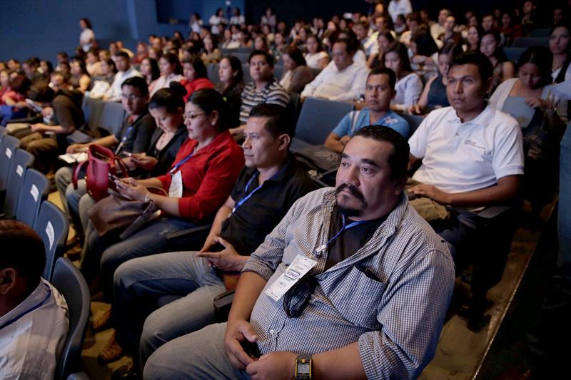  Esperto cileno chiama i giovani del Salvador a innovare per avere successo