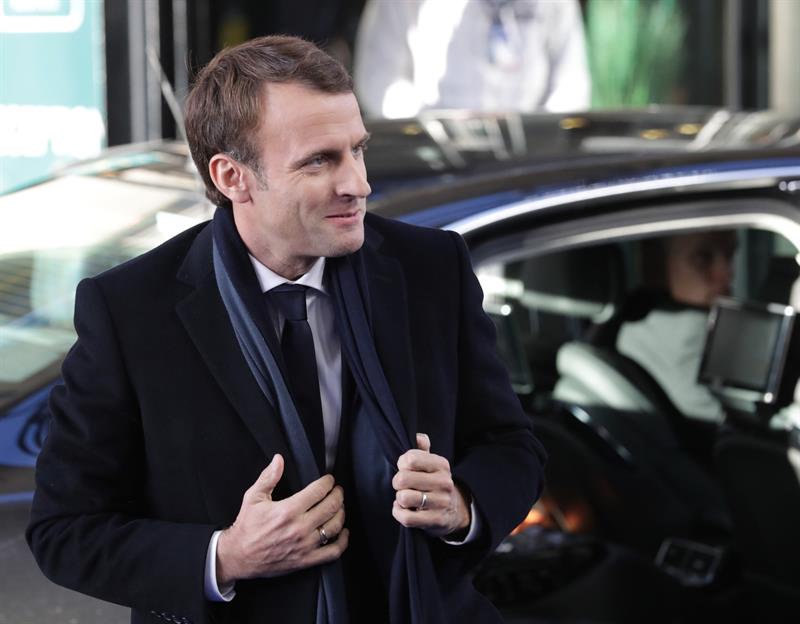  Macron chiede di definire il minimo europeo minimo e i criteri per la convergenza sociale