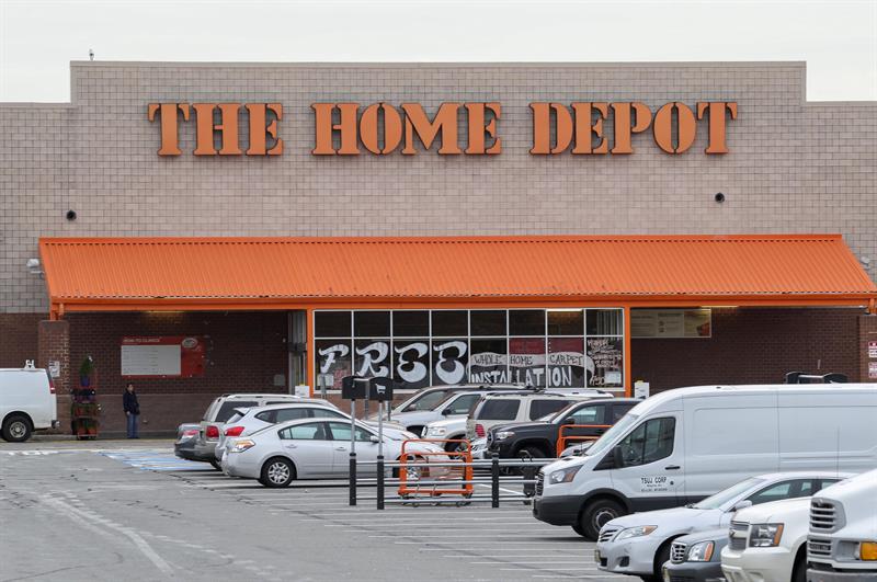  Home Depot guadagna 6,851 milioni di dollari fino a ottobre, il 10,3% di piÃ¹
