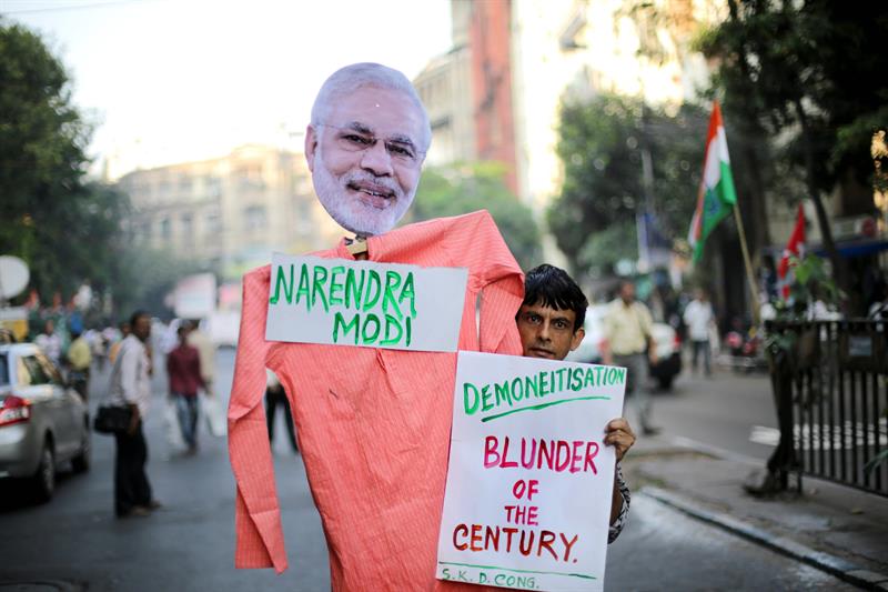  Il governo e l'opposizione si incontrano in India un anno dopo la demonetizzazione