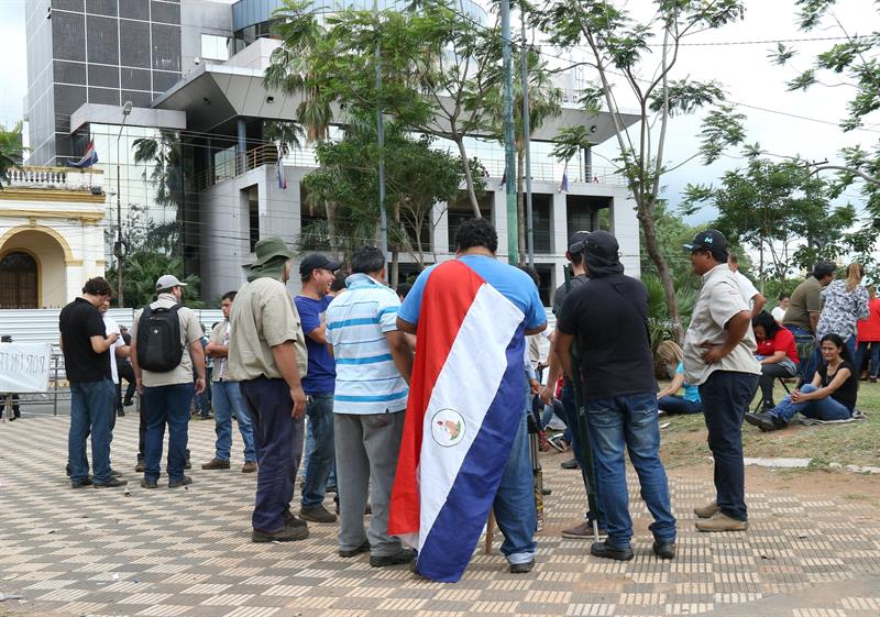  L'unione elettrica statale del Paraguay vede "gonfiare" il costo dell'aumento del personale
