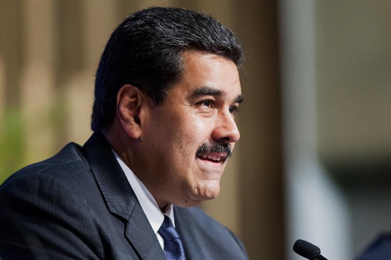  Maduro insegna ai consiglieri dei lavoratori un piano di sviluppo per 800 aziende