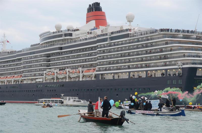  L'Italia approva un piano per allontanarsi dalle navi da crociera di fronte a Venezia