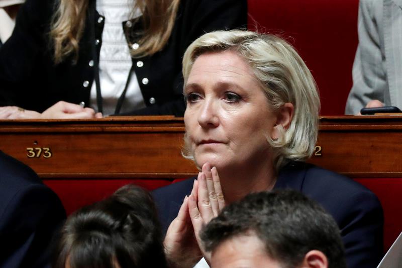  La FN e Marine Le Pen, private della banca, denunciano un'operazione politica