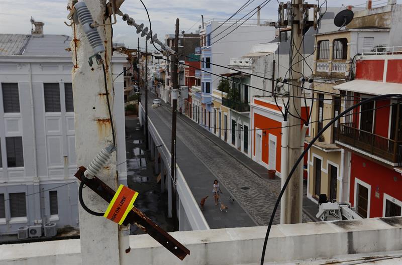  ElÃ©ctrico de P.Rico dice che ha pagato una firma controverso che solleva la rete dell'isola