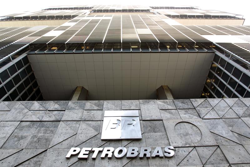  Arrestare un ex-manager di una filiale della Petrobras brasiliana accusata di tangenti