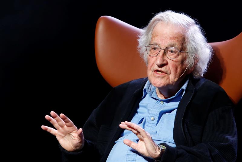  Chomsky assicura che attualmente ci sono minacce maggiori rispetto alla Guerra Fredda